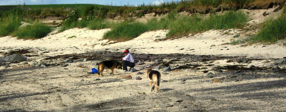 Gina, Jerry Lee, and Holly on Limbo Beach, Orkney